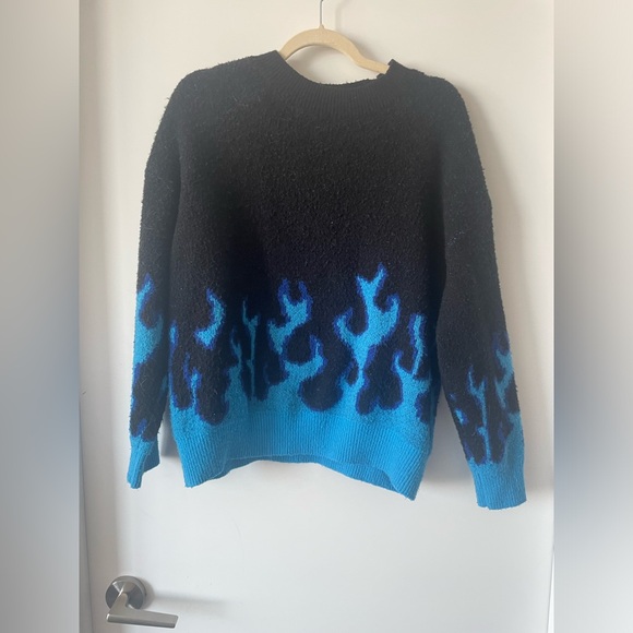 sweater - Picture 2 of 2